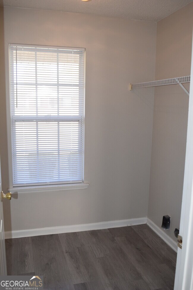 Building Photo - 4365 White Pines Ct