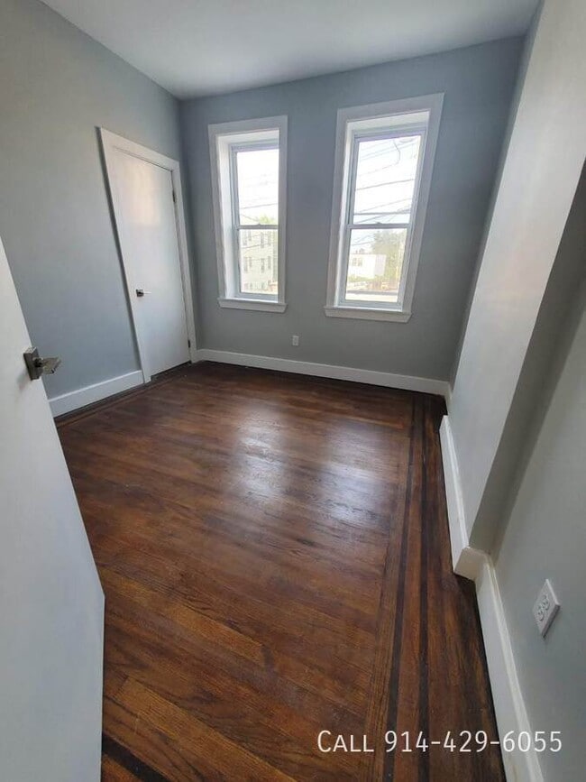 Building Photo - 114 S 6th Ave