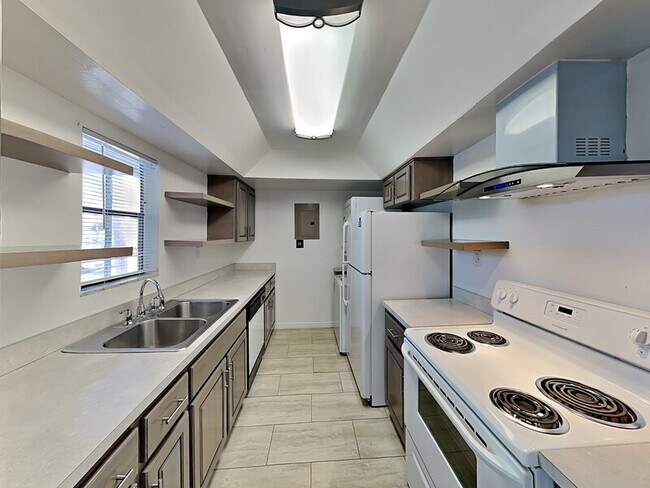 Building Photo - 2622 Lemon Tree Ln