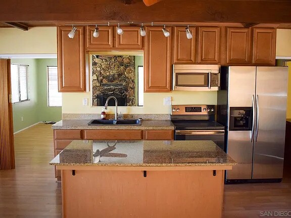 kitchen - 7627 Pine Blvd
