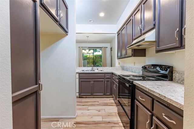 Building Photo - 5744 E Creekside Ave