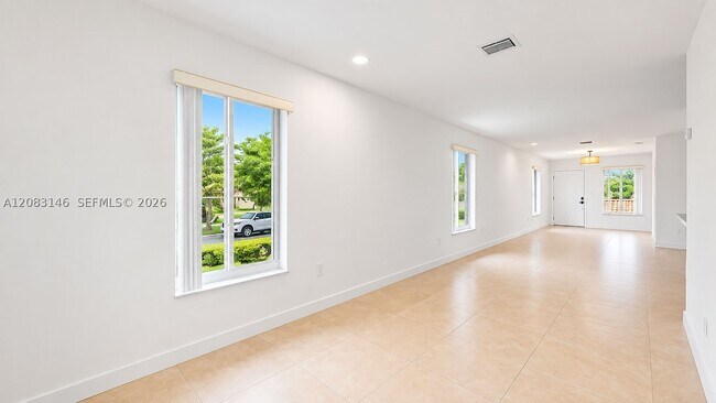 Building Photo - 3558 SW 26th St