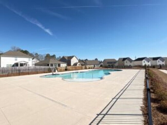 Building Photo - Beaufort Farms