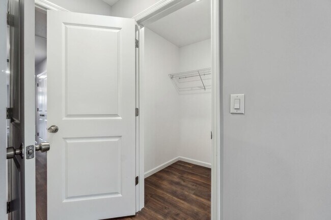 Building Photo - 889 S 17th St