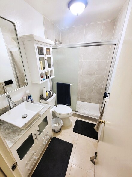 Full bath - 4617 NW 9th Dr