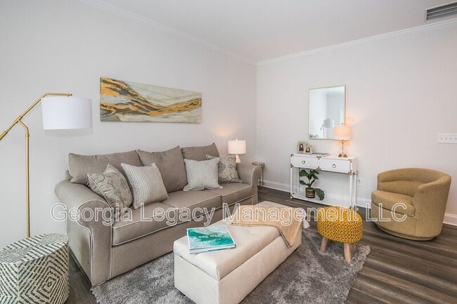 Building Photo - 123 Magnolia Pl