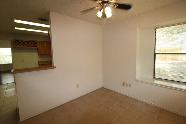 Building Photo - 15706 Racine Cove