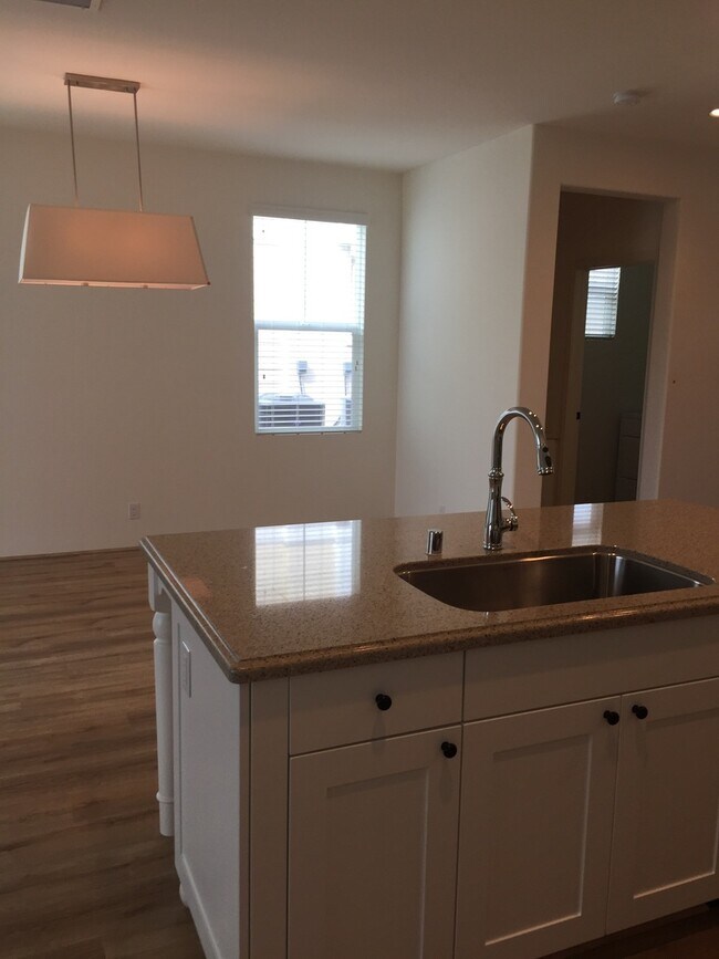 Building Photo - Lei Pauku - 3/2.5 bath Golf Course View