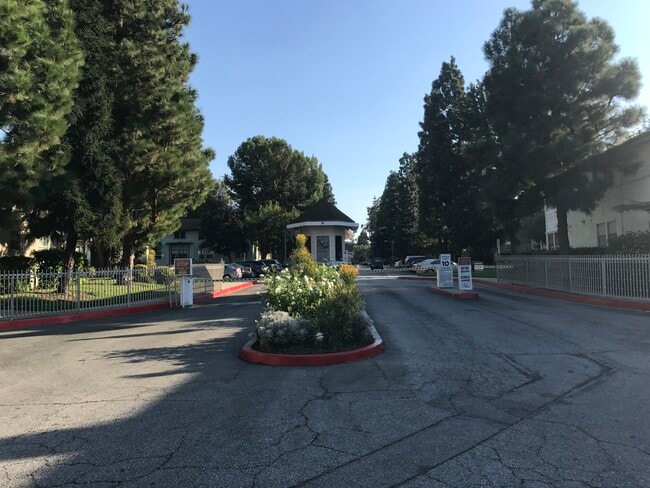 Building Photo - 5874 Bowcroft St