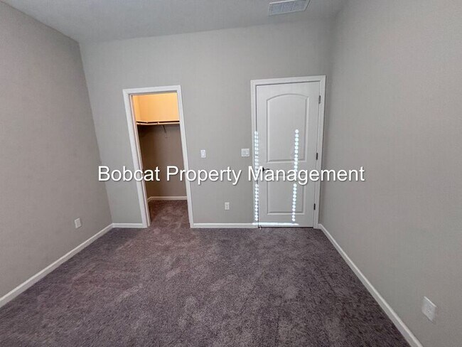 Building Photo - 860 Furlong Dr