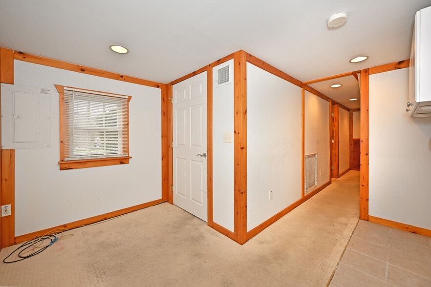 Building Photo - 211 Godwin Ave