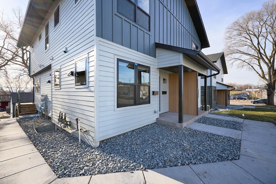 Building Photo - 506 37th Ave NE