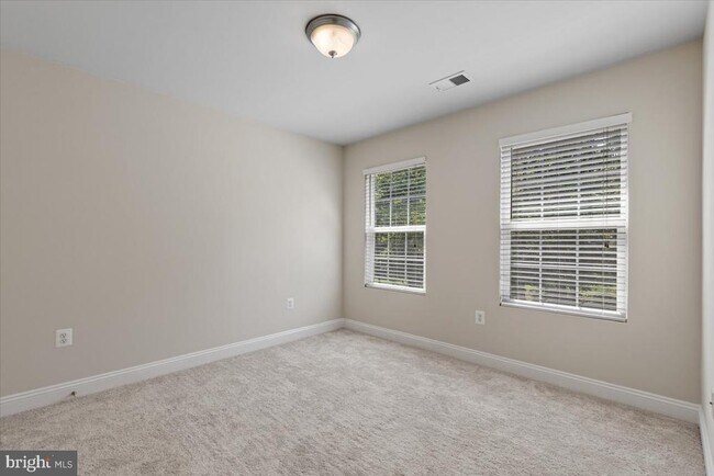 Building Photo - 926 Walnut Ave