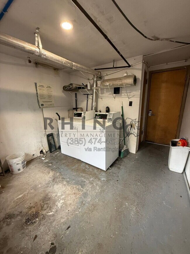 Building Photo - 615 Grand St E