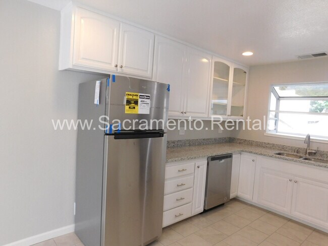 Building Photo - Updated 2bd/1ba Rocklin Halfplex with Garage