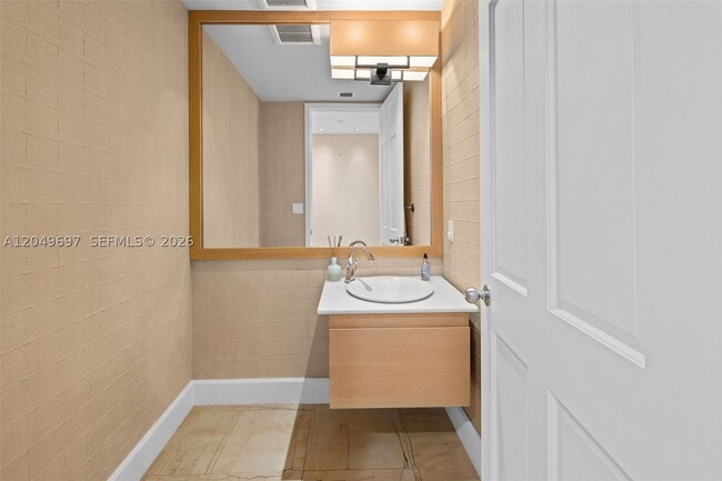 Building Photo - 5245 Fisher Island Dr