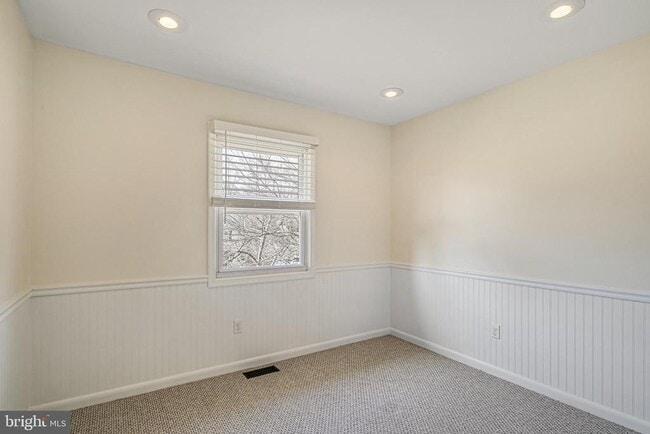 Building Photo - 510 Retford Dr