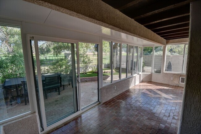 Building Photo - 9651 Village Green Dr NE