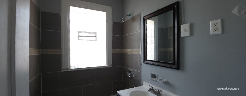Building Photo - 8010 S Eberhart Ave