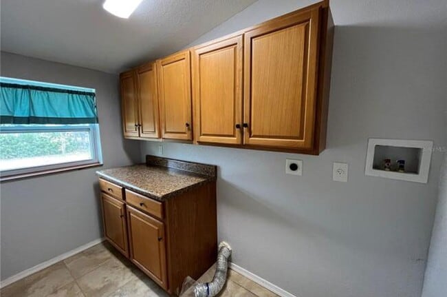 Building Photo - 2 Bedroom in Edgewater