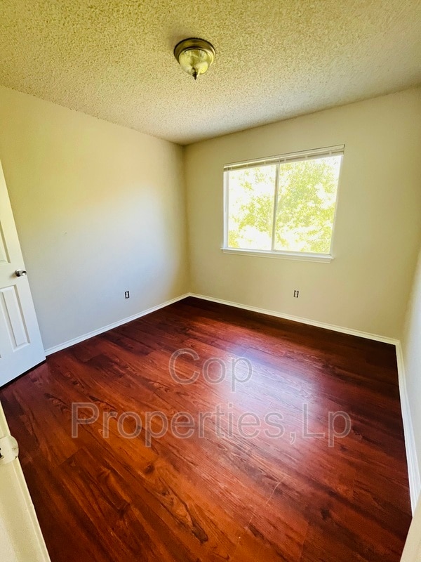 Building Photo - 6319 Waddesdon Wood