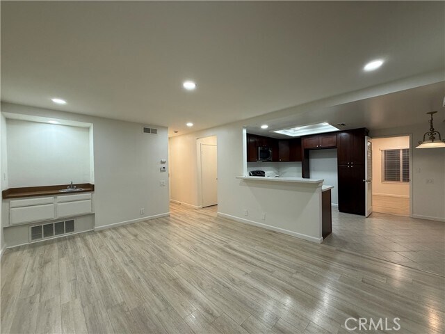 Building Photo - 16 Campanero E