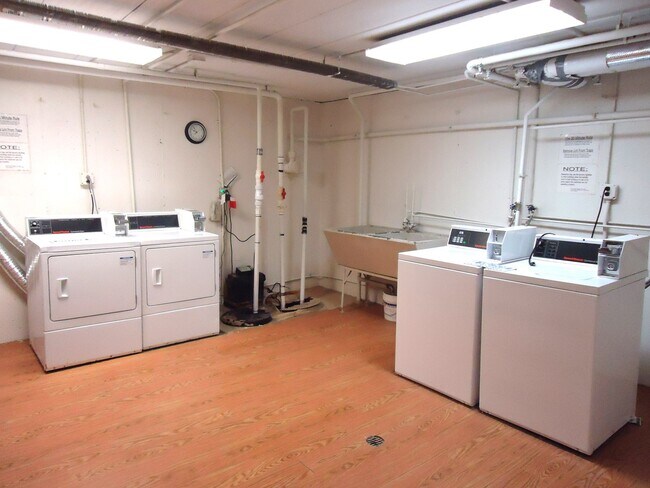 Building Photo - 2818 Dundee Rd