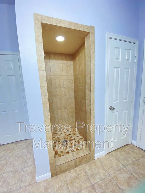 Building Photo - 903 Freshwood Ct