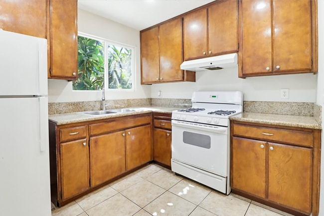 Building Photo - 851 33rd St