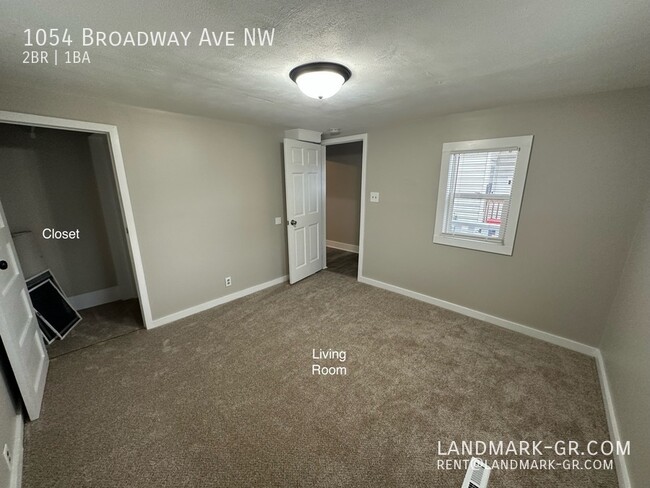 Building Photo - Single Family Home - 2-3 bed, 1 bath - Lau...