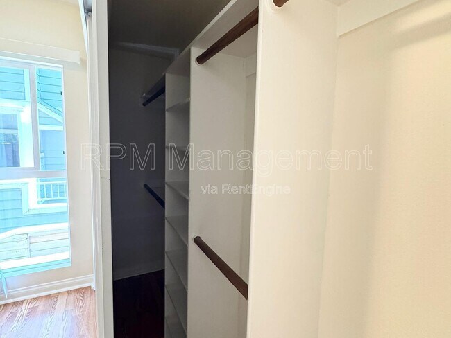 Building Photo - 843 Hayworth Ave