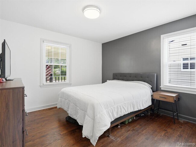 Building Photo - 1514 S Wilson Ave