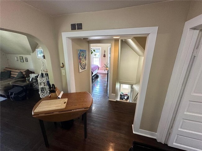 Building Photo - 613 3rd St SW