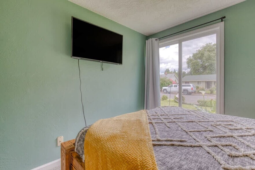 Building Photo - 353 Brightwood Ct