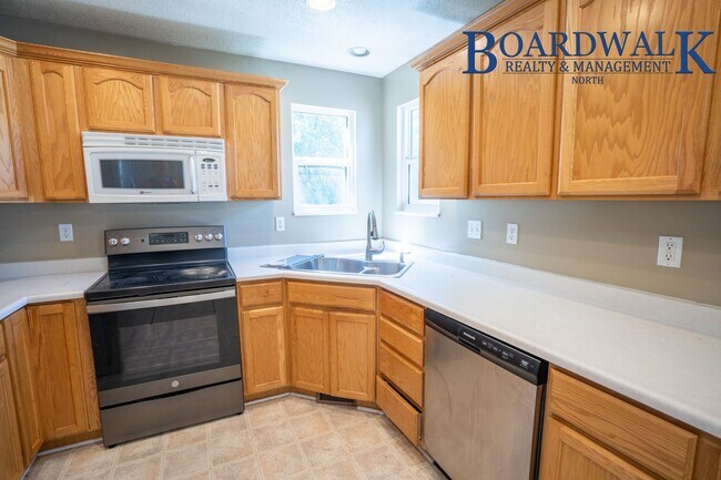 Building Photo - 4 Bed Home in Quiet S. Weber Neighborhood Near Park