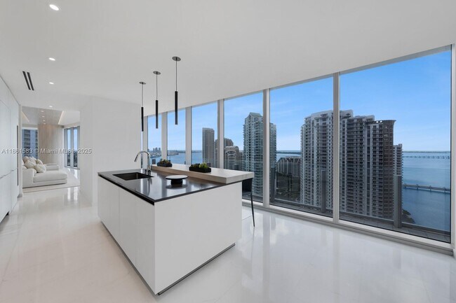 Building Photo - 300 Biscayne Blvd Way