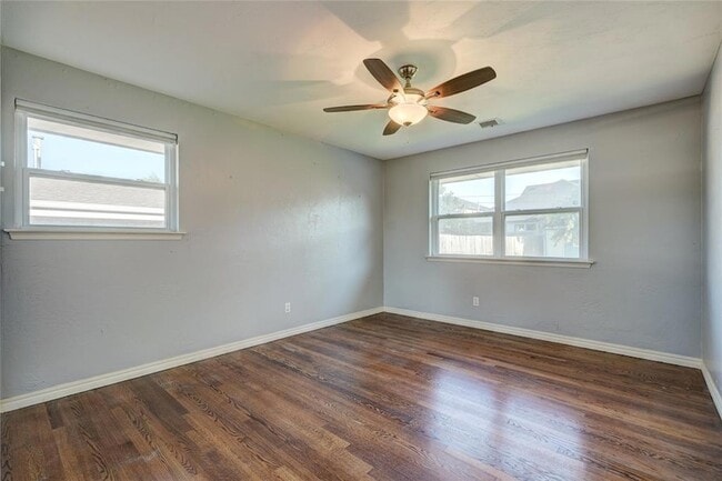 Building Photo - 2756 NW Grand Blvd