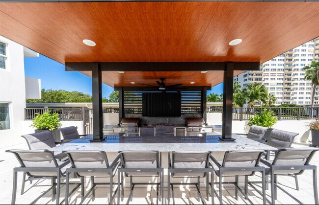 Building Photo - 340 Sunset Dr