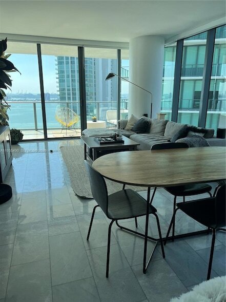 Building Photo - 650 NE 32nd St