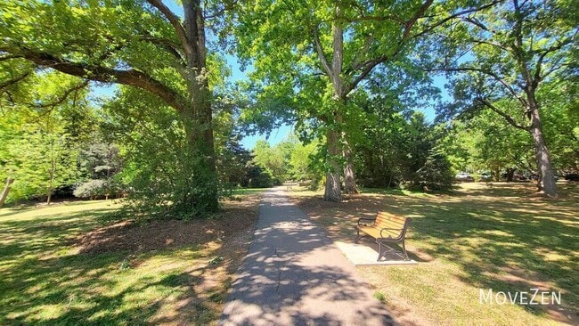 Building Photo - 1221 Westview Ln