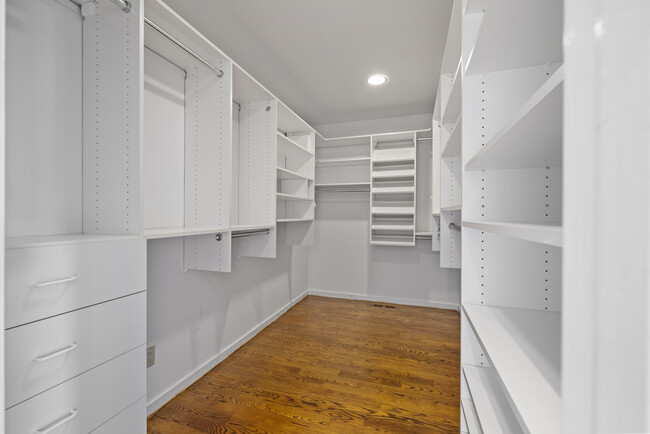 Building Photo - 1 Island Dr