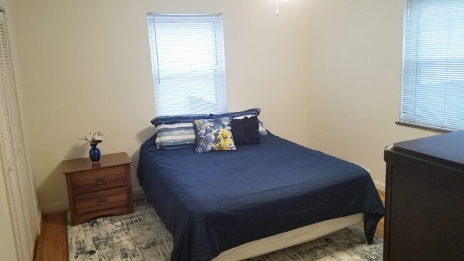 Building Photo - 7710 Plainfield Rd