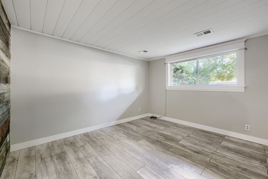 Building Photo - 1606 Cottonwood Dr