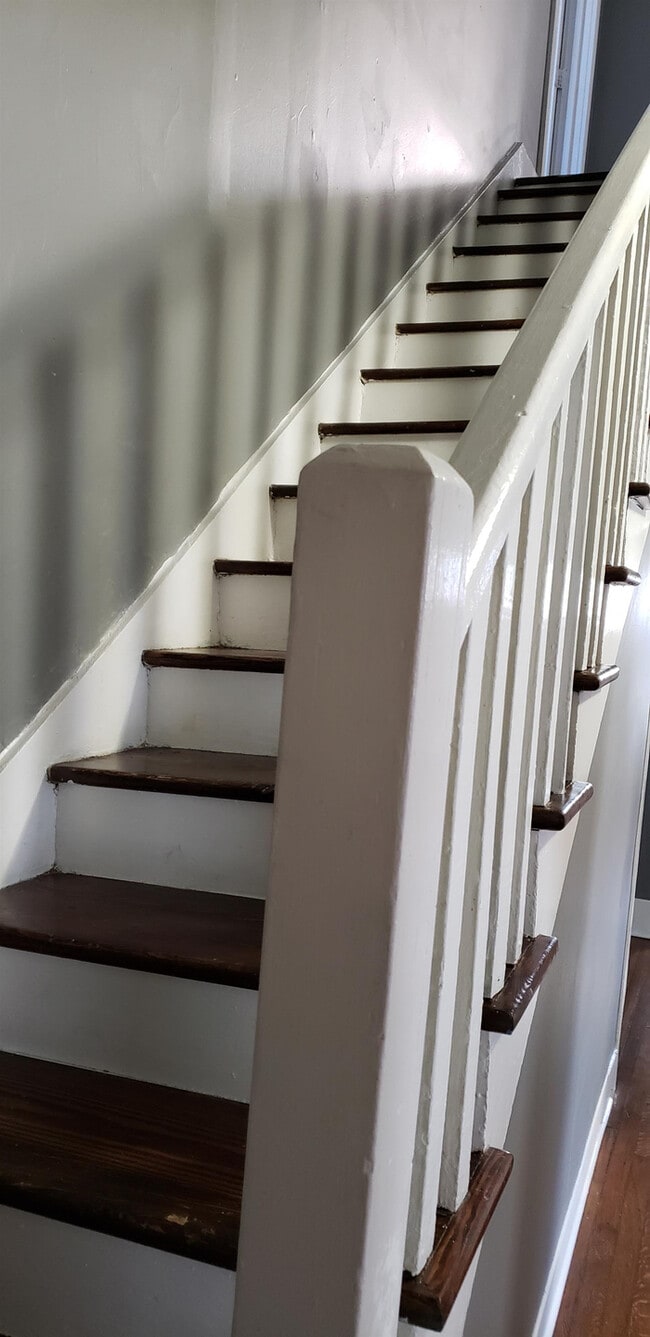 Building Photo - 2543 E 5th Ave