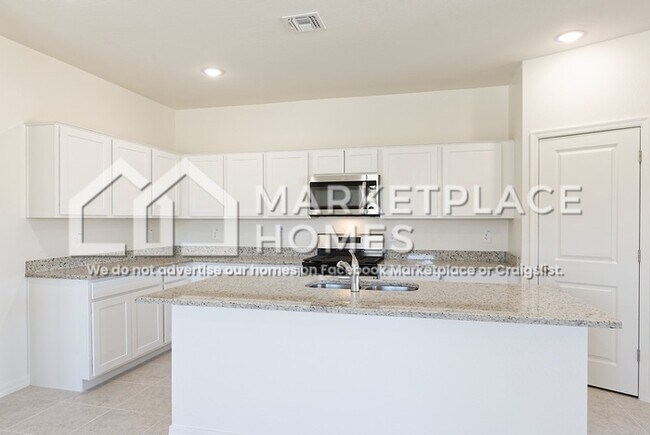 Building Photo - 4924 N 192nd Ln