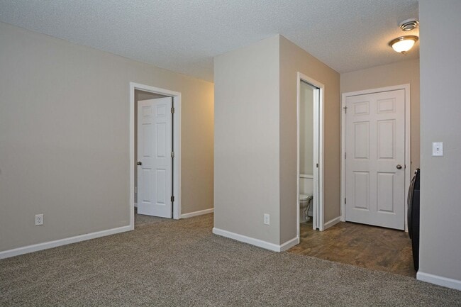 Building Photo - Newly Updated Townhouse Available Now in Monticello!