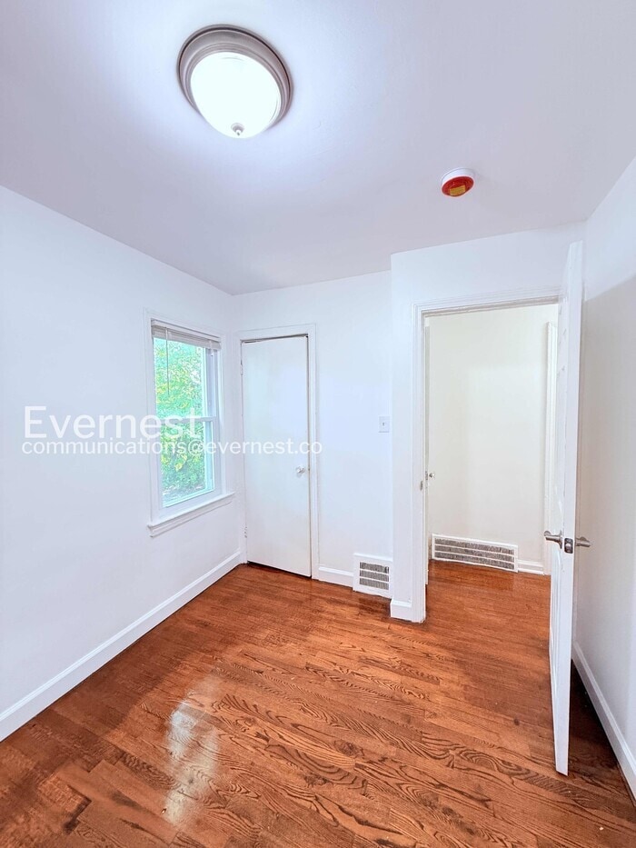 Building Photo - 10620 McKinney St