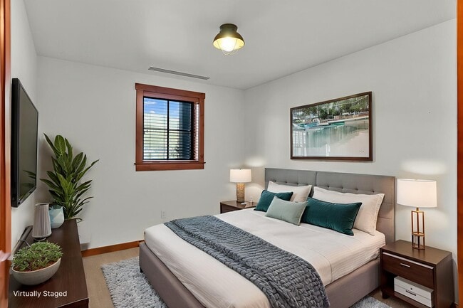 Building Photo - 834 Mc Kinley Ave W