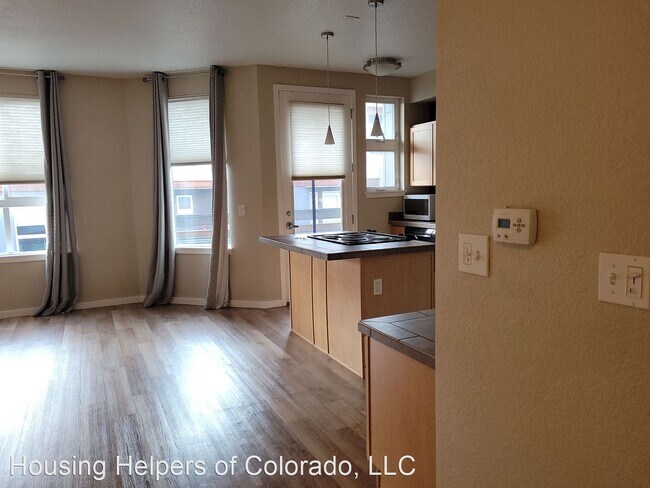 Building Photo - 2 br, 2.5 bath House - 2830 East College A...
