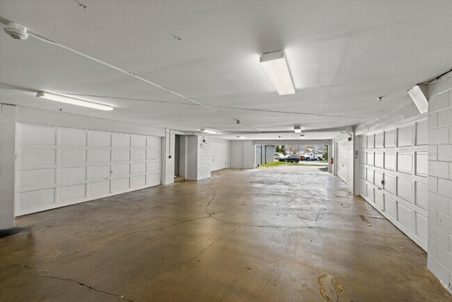 Building Photo - 11A Riverview Cir